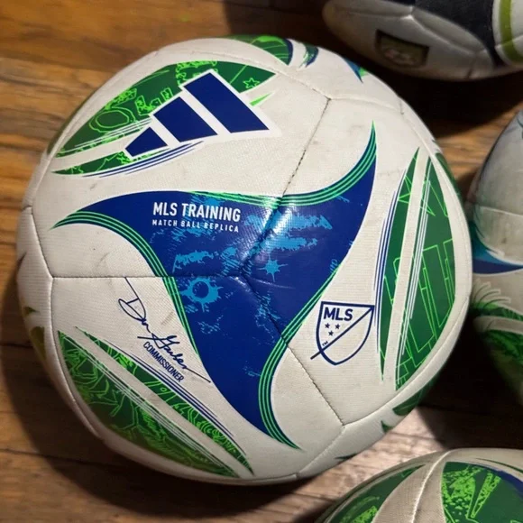 Size 4 soccer ball - Picture 2 of 10